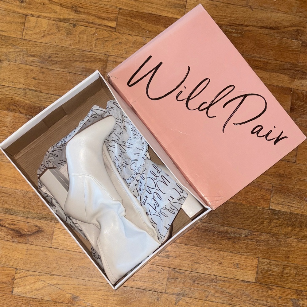 Wild Pair Elegant White Heeled Boots